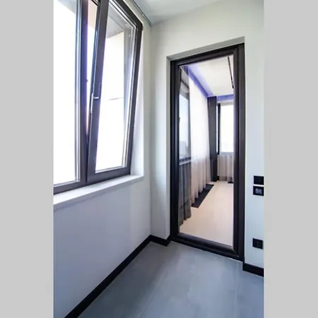 Apartment Beautiful In Chicago Tower.